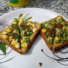 A picture of Delicious Cheese chilli Toast on tawa.