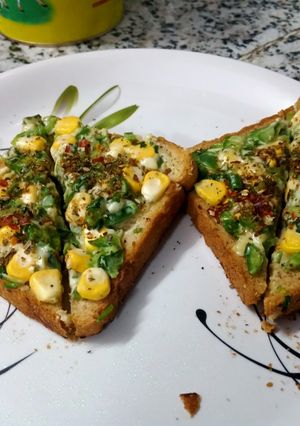 A picture of Delicious Cheese chilli Toast on tawa.