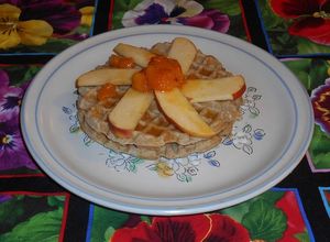 Una foto de Waffles de buttermilk CON SALSA DE CHABACANO