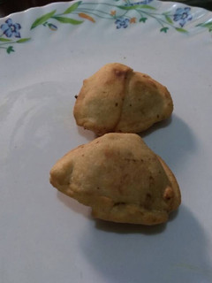 मटर पट्टी समोसे (Peas Patti Samose recipe in hindi) रेसिपी मुख्य फोटो