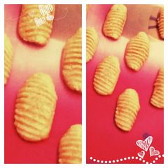 A picture of Round biscuit in kadai.