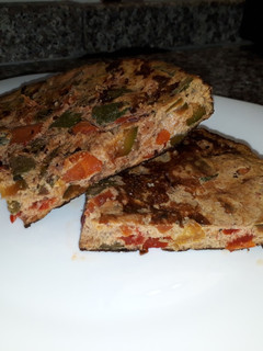 Una foto de Tortilla de zapallitos y remolacha
