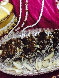 A picture of Dates & Nut Rolls.