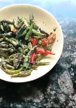 चटपटी फ्राइड मिर्च (chatpati fried mirch recipe in Hindi) रेसिपी मुख्य फोटो