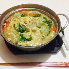Una foto de Fideos udon cubierto sopa con huevo de jengibre🇺🇾🇯🇵生姜卵とじあんかけうどん