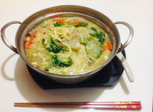Una foto de Fideos udon cubierto sopa con huevo de jengibre🇺🇾🇯🇵生姜卵とじあんかけうどん