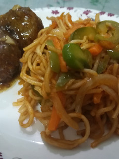मिक्स वेज मंचूरियन -वेज नूडल्स (Mix veg manchurian veg noodles recipes in Hindi) रेसिपी मुख्य फोटो