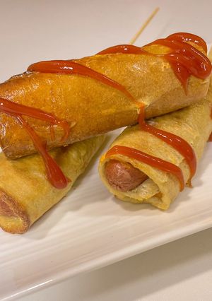 A picture of Sausage bread roll.