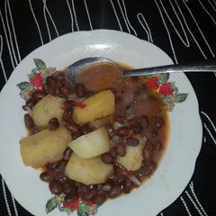 Turtle beans (njahi) with potatoes and matoke A picture of Turtle beans (njahi) with potatoes and matoke.