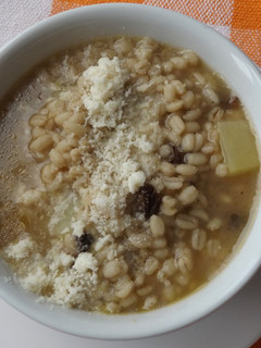Una foto de Sopa de cebada con setas secas (Zuppa de orzo con funghi porcini)