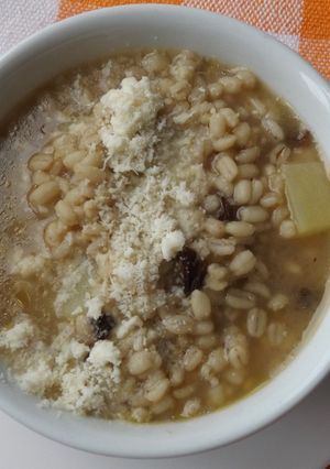 Una foto de Sopa de cebada con setas secas (Zuppa de orzo con funghi porcini)