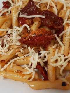 Una foto de Macarrones con tomate seco