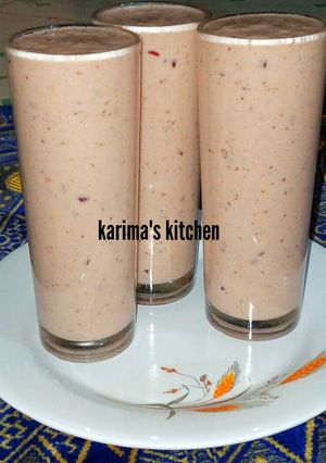 A picture of Red apple smoothie.