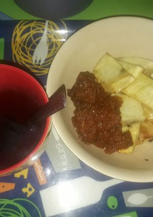 A picture of Fried yam and stew.