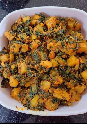 A picture of Spinach & potatoes dry curry (sabji).