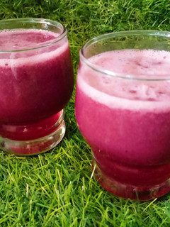 A picture of Black grapes juice.