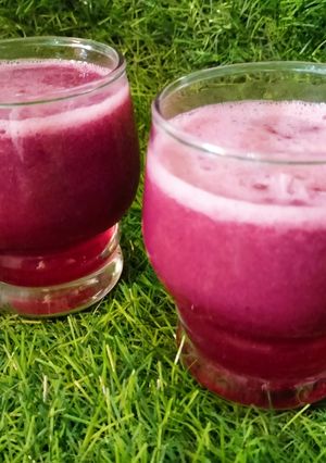 A picture of Black grapes juice.