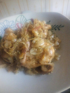 A picture of Poulet yassa.