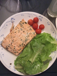 Una foto de Salmón a las finas hierbas