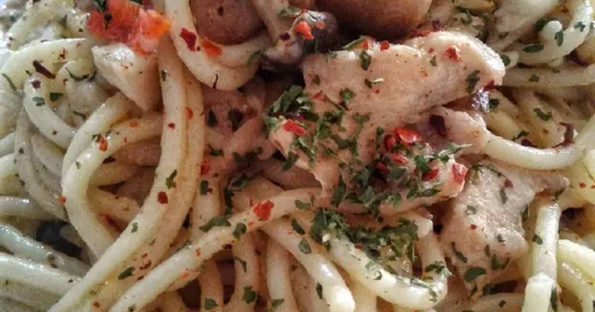 Resep Spaghetti Aglio Olio Ayam Jamur oleh Nyonya Ardhi Cookpad