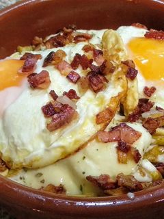 Una foto de Huevos rotos de mi casa