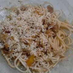 A picture of Spaghetti tuna bolognaise dengan saus del monte.