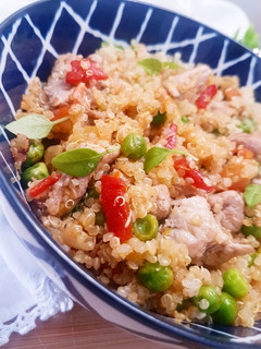 Una foto de Quinoa con pollo