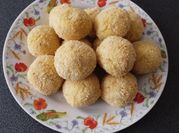 Una foto di uova cavolfiore polpette