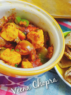शिमला मिर्च पनीर की सब्जी(shimla mirch paneer ki sabzi recipe in hindi) रेसिपी मुख्य फोटो
