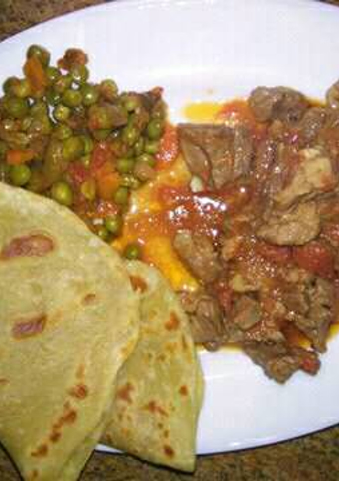 A picture of Chapati and minji with beef stew.