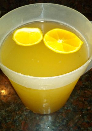 Una foto de Naranjada con limón