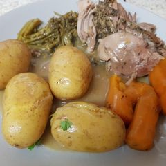 A picture of My Steamed Lamb and veg in the pressure cooker. 💗.