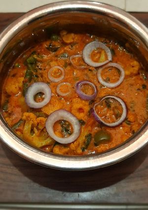 हैदराबादी निजामी वेज हंडी (Hyderabadi Nizami veg handi recipe in Hindi) रेसिपी मुख्य फोटो