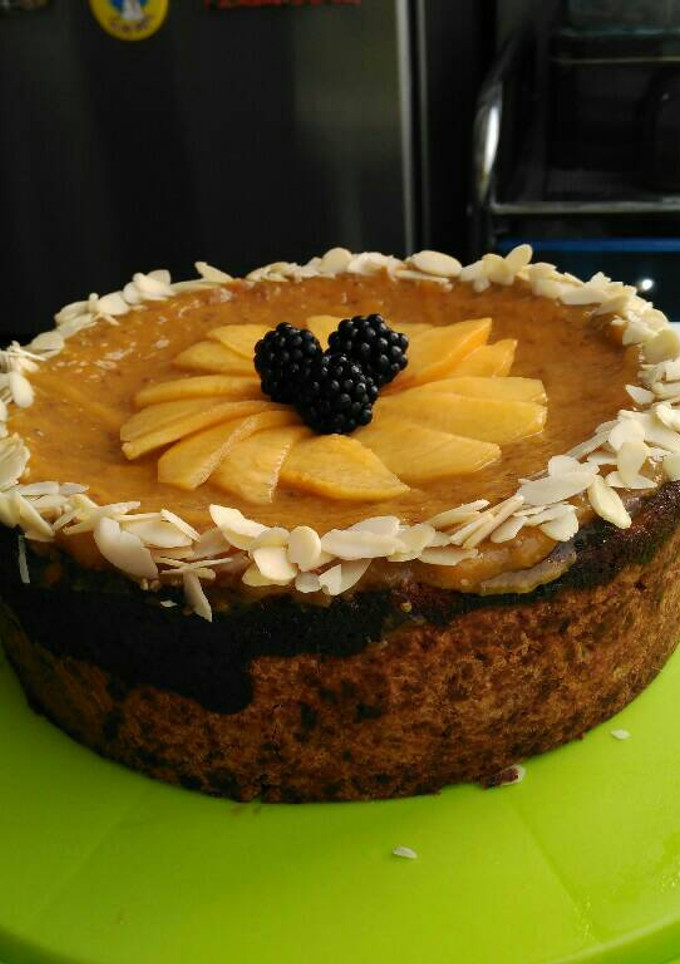 Una foto de Tarta de queso y yogur con base multicereales y mermelada casera