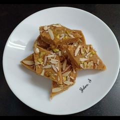 A picture of Gol Papdi.