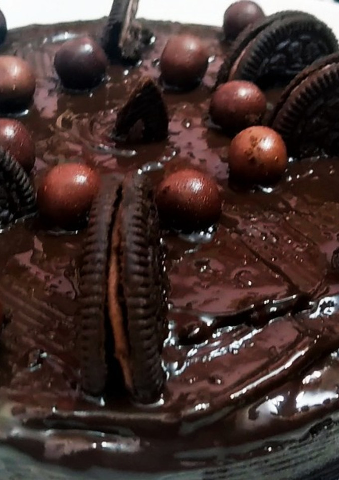 மில்க் சாக்லேட் கேக் (Milk chocolate cake recipe in tamil) செய்முறை முக்கிய புகைப்படம்