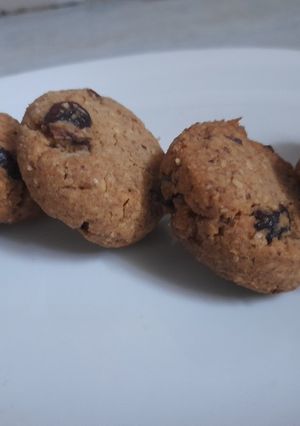A picture of Cranberry oats cookies - healthy cookies.