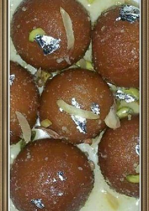 A picture of Gulab jaman.
