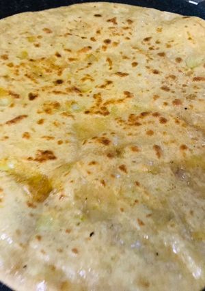 A picture of Alu paratha.