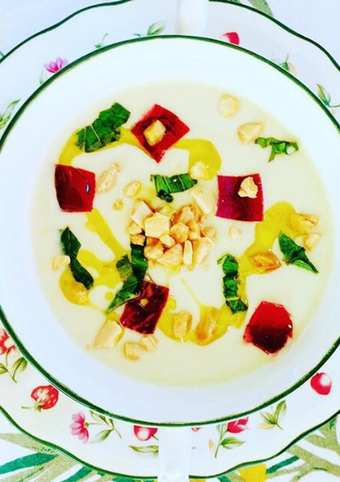 Una foto de Vichysoise de pera y gorgonzola