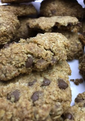 Una foto de Galletitas con avena y chips de chocolate (LAS MEJORES) - (EMMIS)