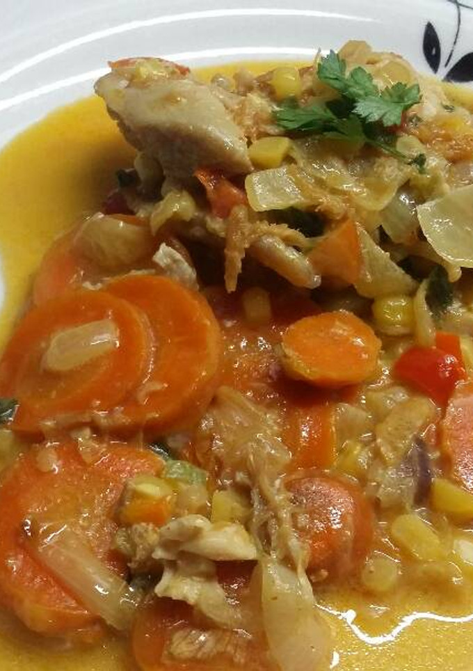 Una foto de Pollo con zanahorias y choclo a la crema