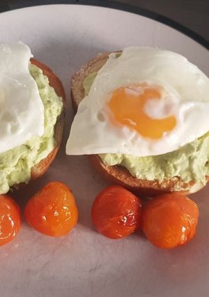 A picture of Bagel, Egg and Avocado.