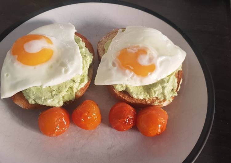 Bagel, Egg and Avocado