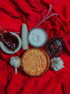 દહીં તિખારી(Dahi Tikhari Recipe In Gujarati) રેસીપી મુખ્ય ફોટો