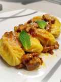 Culurgiones con agnello e riduzione di cottura, con pecorino e menta