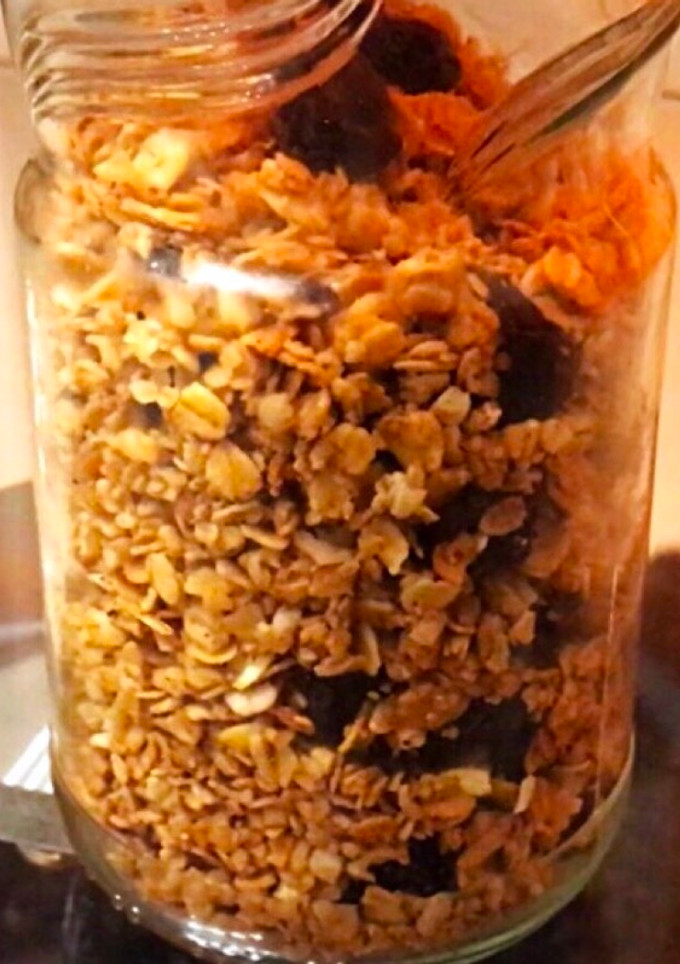 Una foto de Granola casera al microondas muy fácil y nutritiva!!!