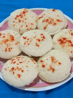 ઈડલી (Idli Recipe In Gujarati) રેસીપી મુખ્ય ફોટો