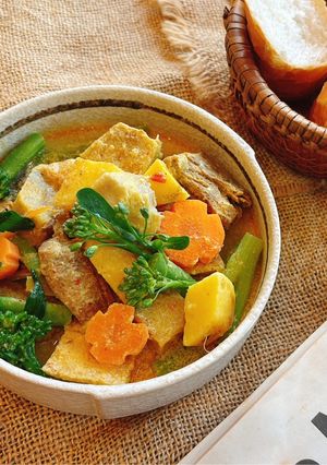 A picture of Vegetable and Mushroom Curry.