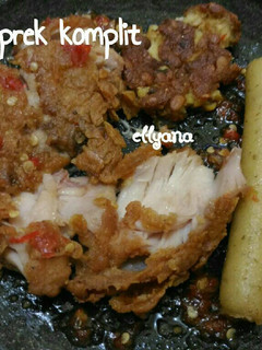Foto resep Ayam geprek komplit